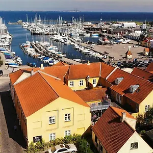 & Aparthotel